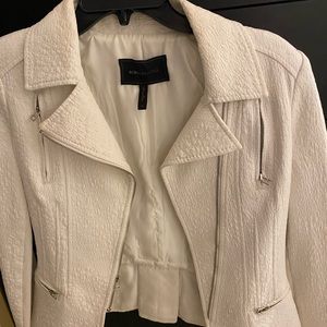 BCBG WHITE SUPER POSH AND CLASSY SHORT BLAZER, VERY COMFORTABLE AND FITTING
